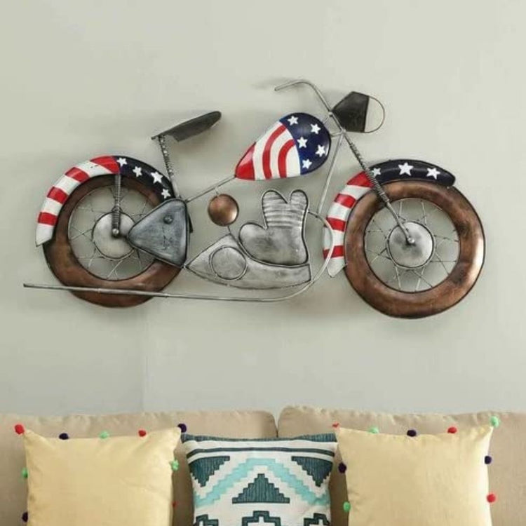 Add a stylish touch to your living room with this 44 x 27 inch designer US bike wall décor. Carefully crafted from premium-quality iron metal, it&